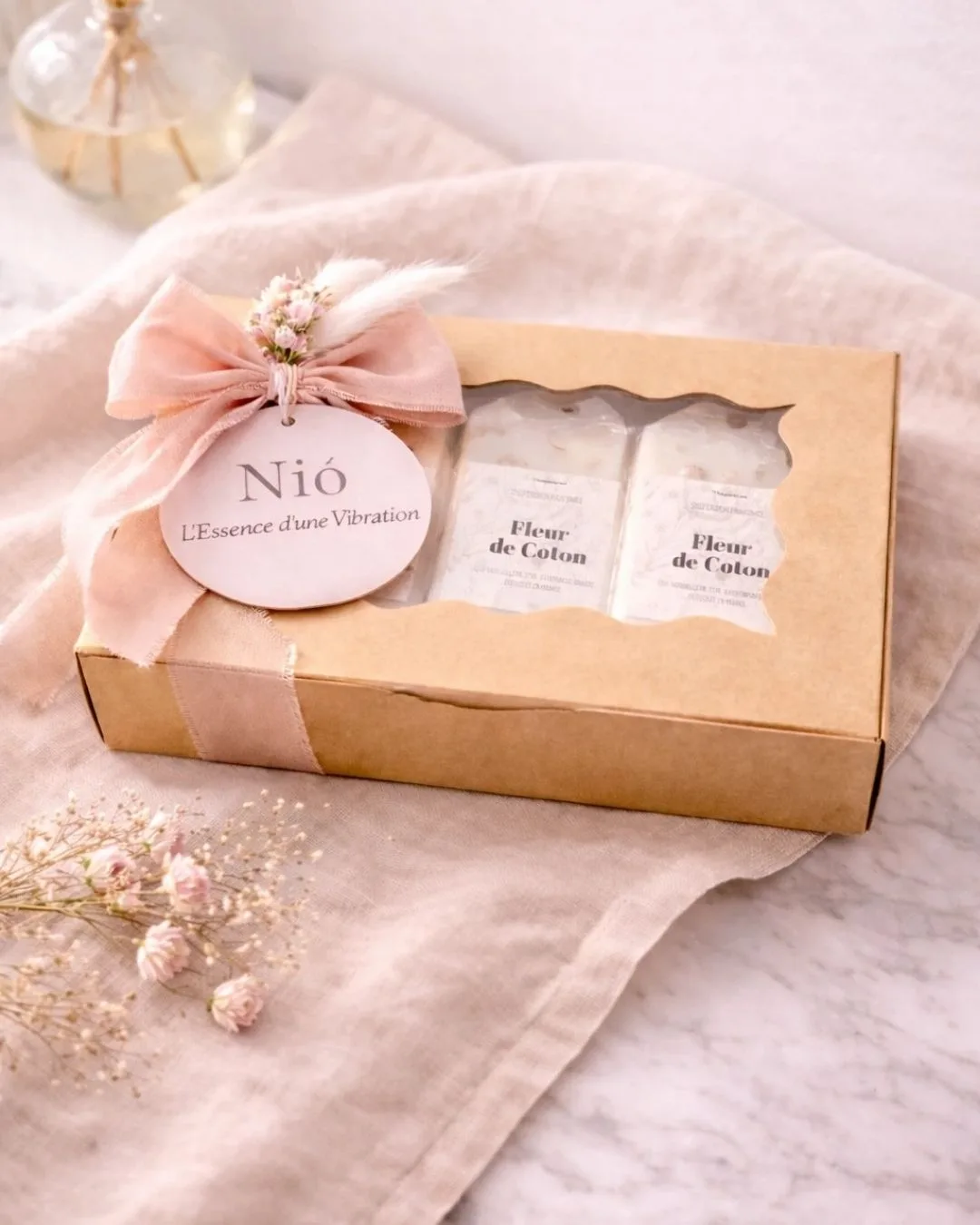 L’ÉCRIN DE LIN - Coffret de 4 Suspensions Parfumées - Cire Végétale - Parfum de Grasse - Fait Main - Niõ