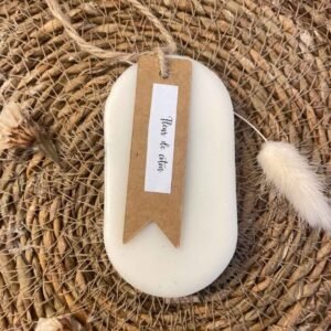 Parfumer les armoires avec la suspension parfumée Fleur de Coton - artisanale et naturelle - Niõ Parfumer les armoires avec la suspension parfumée Fleur de Coton - artisanale et naturelle - Niõ