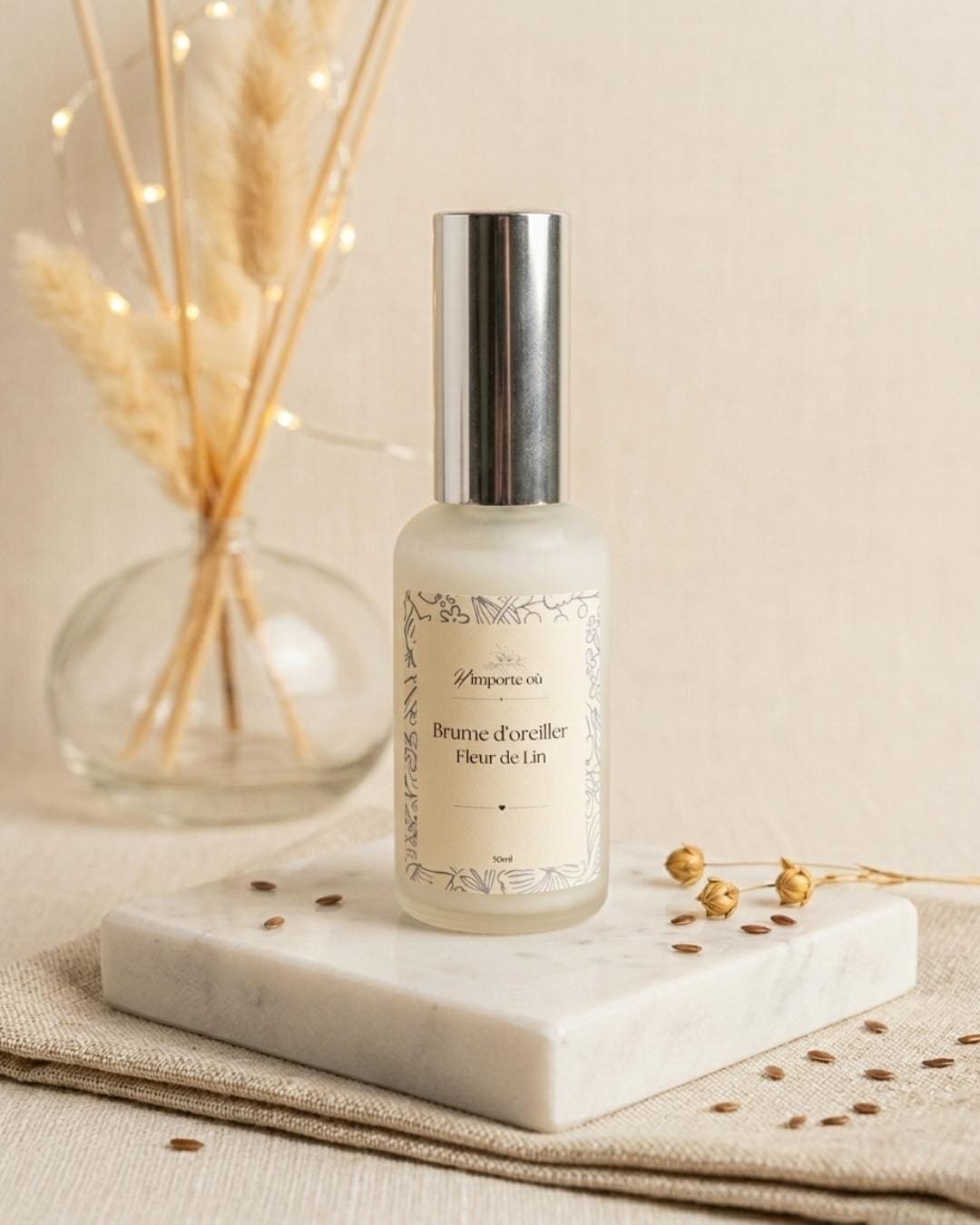Brume d’oreiller Fleur de Lin - Brume de linge naturelle fraîche et relaxante - Niõ par N'importe où Brume d’oreiller Fleur de Lin - Brume de linge naturelle fraîche et relaxante - Niõ par N'importe où