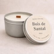 Bougie parfumée Bois de Santal - collection Khroma - Fait Main -Nio par N'importe où Bougie parfumée Bois de Santal - collection Khroma - Fait Main -Nio par N'importe où