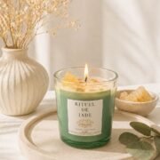 Bougie parfumée avec bijou à l'intérieur - Pierres de Jade - Cadeau idéal - Nio par N'importe où Bougie parfumée avec bijou à l'intérieur - Pierres de Jade - Cadeau idéal - Nio par N'importe où