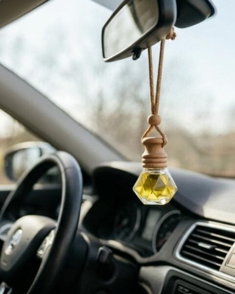 Diffuseur de parfum design et naturel pour la voiture Niõ. Idée cadeau fête des pères