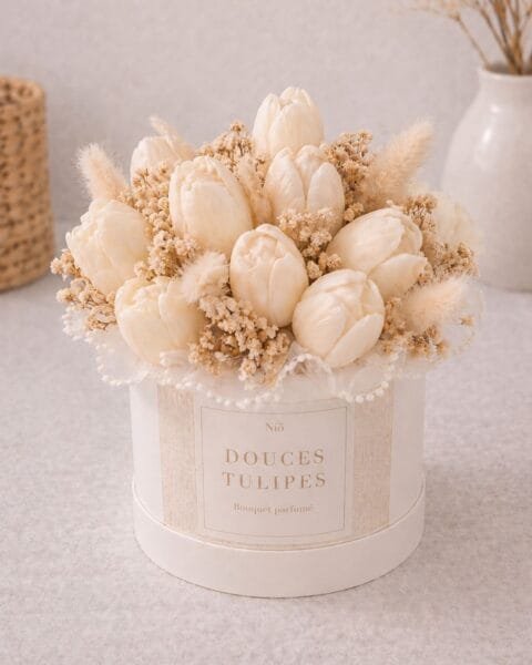 Bouquet éternel parfumé Douces Tulipes en cire végétale et au parfum de musc blanc. Création artisanale faite à la main - Niõ