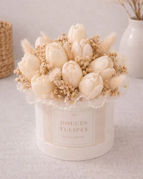 Bouquet éternel parfumé Douces Tulipes en cire végétale et au parfum de musc blanc. Création artisanale faite à la main - Niõ