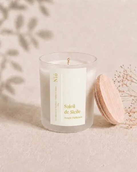 Bougie parfumée Soleil de Sicile à la mandarine dans un décore épuré - Niõ