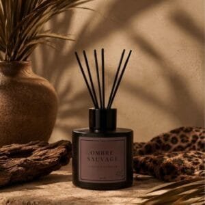 diffuseur de parfum Ombre Sauvage, au parfum intense de cèdre et de cuir, dans une ambiance naturelle et sauvage