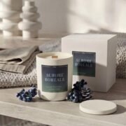 Bougie parfumée Aurores Boréales de Niõ avec son écrin en coffret cadeau Noel